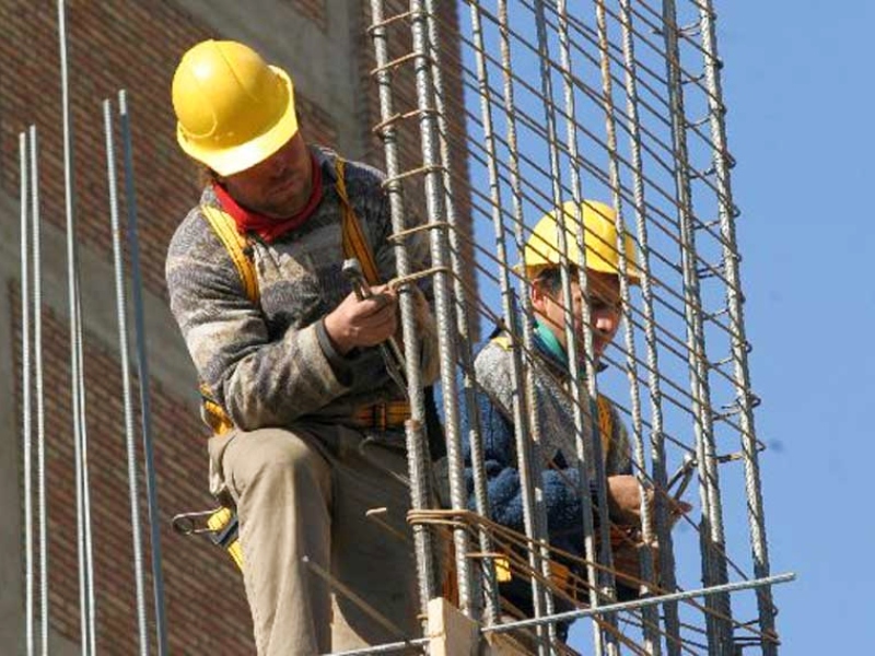El PBI creció 2,1% interanual en el cuatro trimestre de 2024 pero bajó 1,7% anual