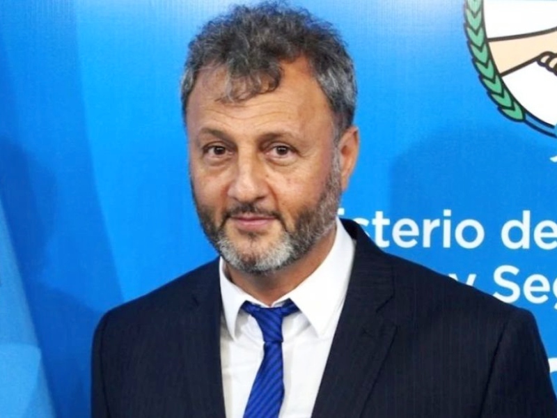 Milei echó al secretario de Trabajo tras la polémica por la suba de sueldos en el Ejecutivo