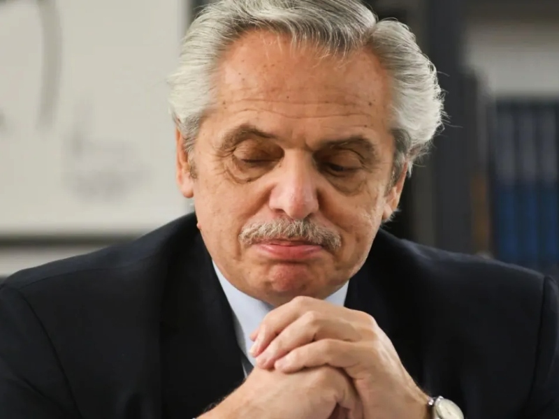 Ordenan la inhibición de bienes de Alberto Fernández en la causa de los seguros