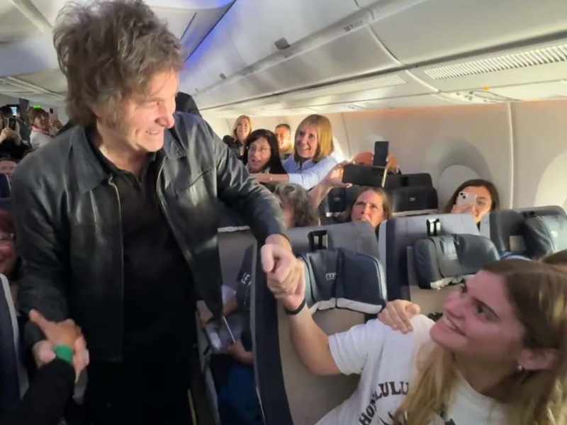 Por seguridad, Milei dejará de viajar en vuelos comerciales