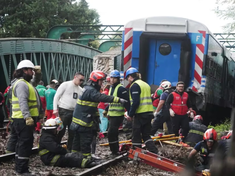 Chocaron dos trenes en Palermo: hubo 90 heridos y más de la mitad fueron trasladados a hospitales