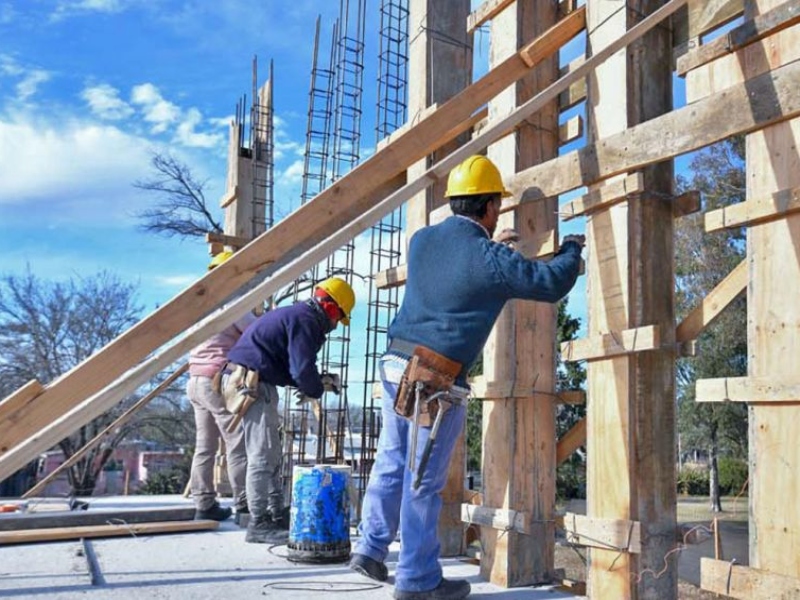 En el primer trimestre, la economía cayó 5,1% y el desempleo subió al 7,7%