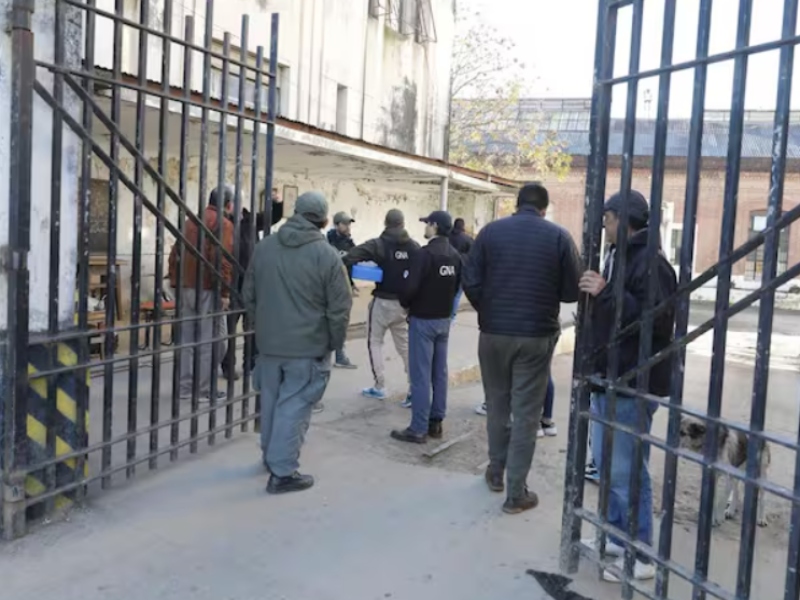 Alimentos retenidos: allanan el depósito de Capital Humano en Villa Martelli