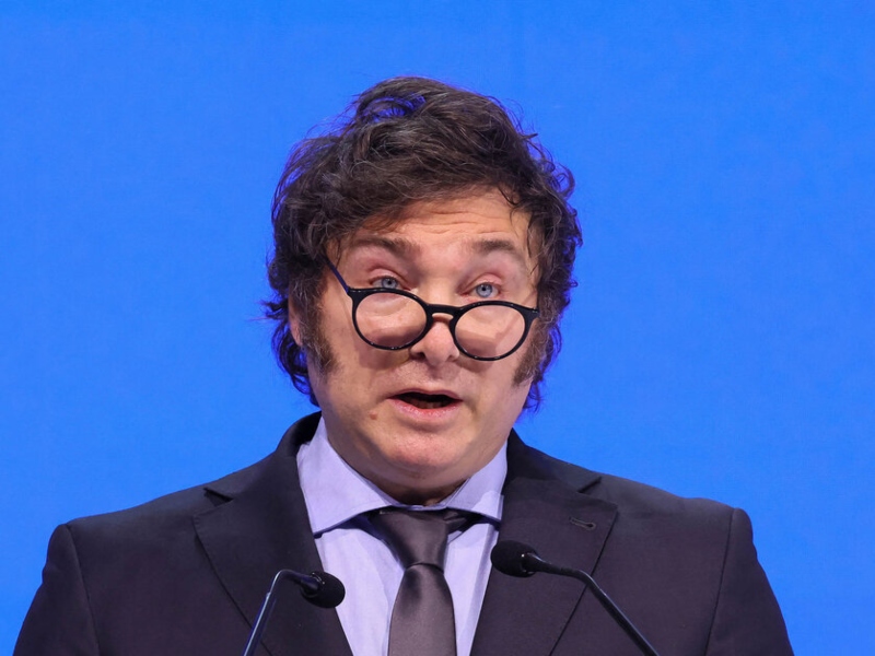 El Gobierno asegura que mejoró los salarios y pide apoyos para la Ley Bases