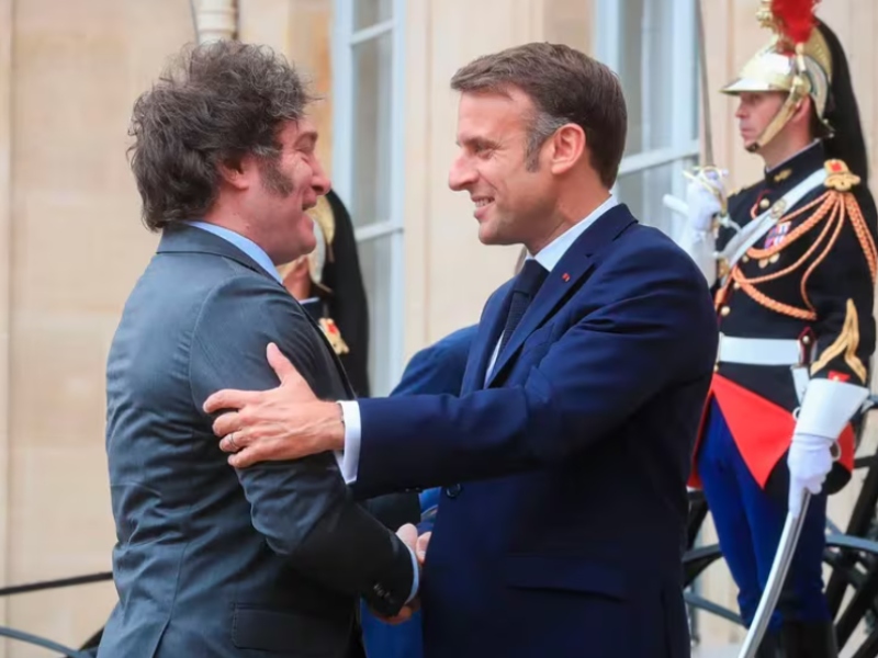 Milei se reunió con Macron antes de la fiesta inaugural de los Juegos Olímpicos y hablaron de «estrechar lazos»