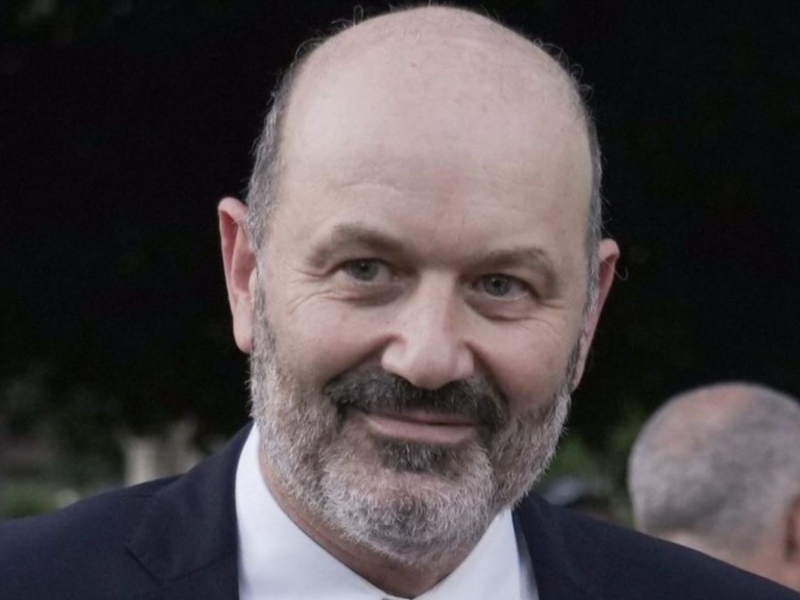 Sturzenegger avanzará en un examen de ingreso para ser empleado público