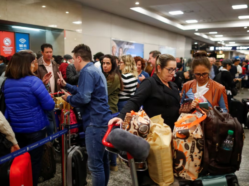 Demoras en vuelos de Aerolíneas Argentinas en todo el país por una caída del sistema