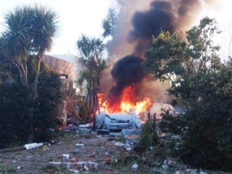 Una impactante explosión destruyó una vivienda en un country de Chascomús