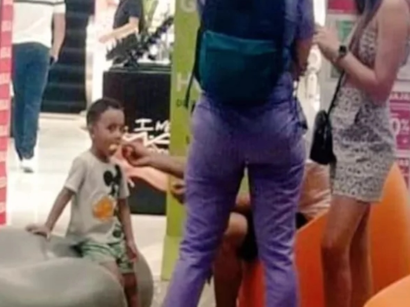 Investigan la foto de un niño en un shopping de Colombia que podría ser Loan