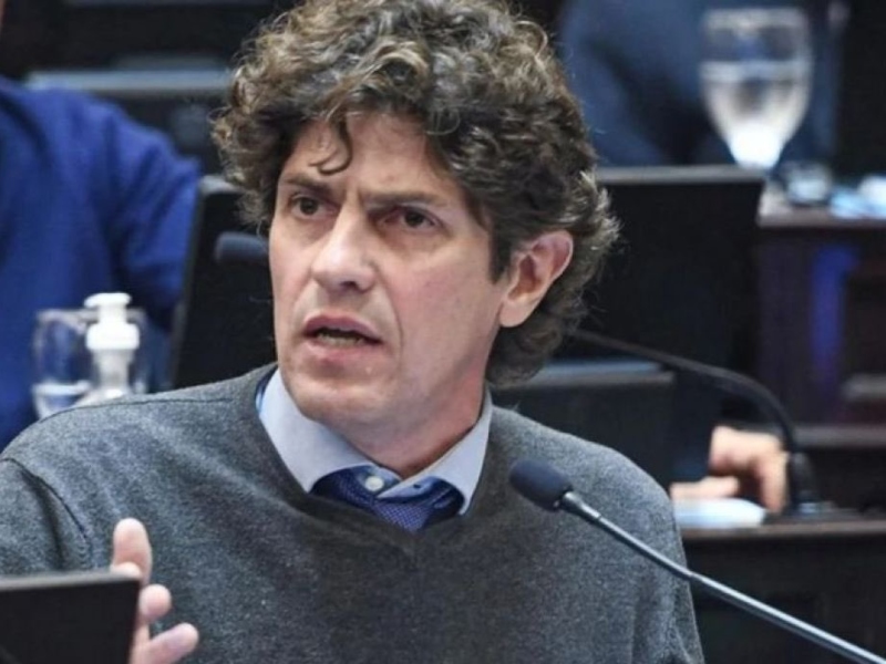 En un acuerdo con el kirchnerismo, Lousteau se quedó con la presidencia de la bicameral de Inteligencia