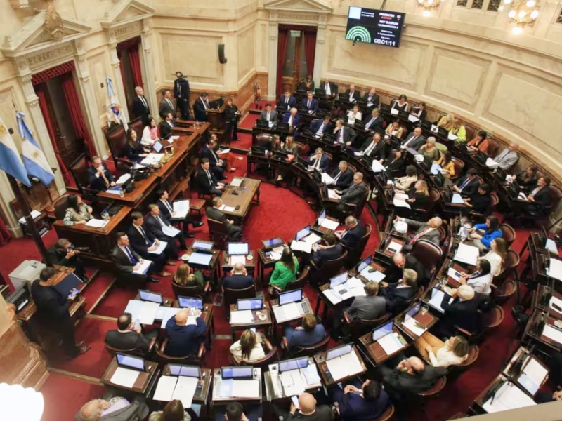 Tras las críticas y la presión de Milei, los senadores darán marcha atrás con el aumento de sus dietas