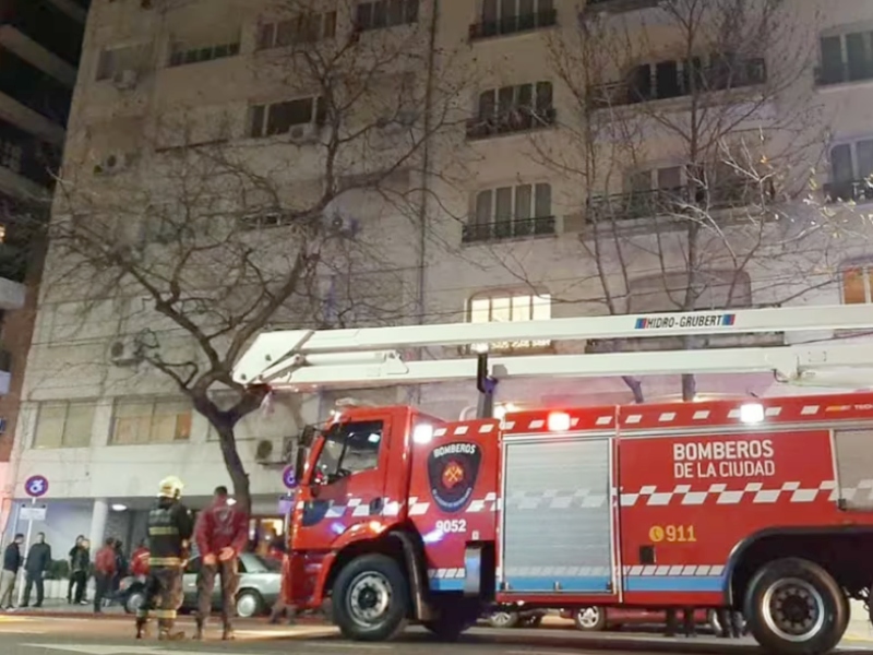 Se incendió un edificio en Palermo y una mujer en silla de ruedas murió asfixiada