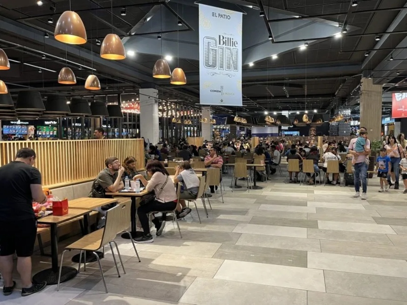 Evacuaron el shopping Unicenter de Martínez tras un incendio en el patio de comidas