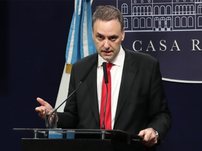 El Gobierno anunció que Milei habilitará por decreto la privatización de Aerolíneas Argentinas