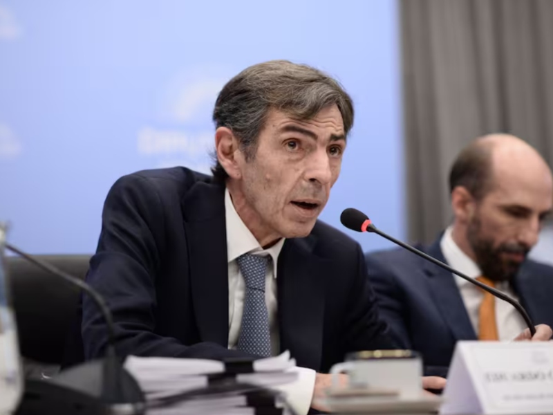 Echaron al secretario de Energía y lo reemplazará una funcionaria cercana a Macri