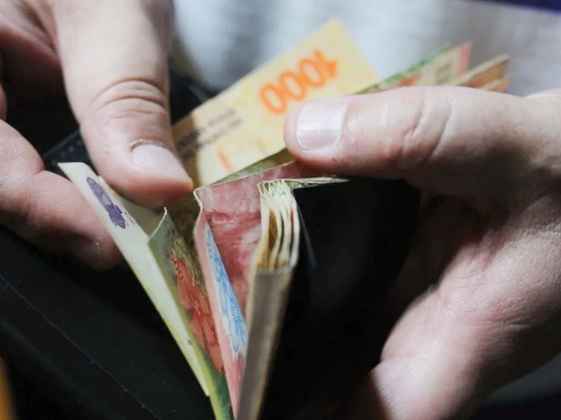 El 40% de los hogares usan ahorros o venden pertenencias para cubrir consumos