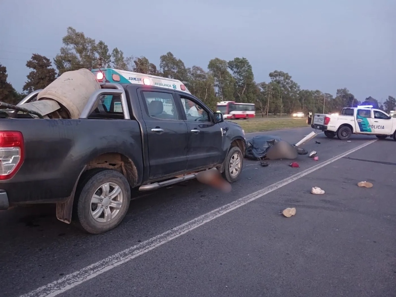 Murieron cuatro personas que se desplazaban en una moto robada por la Ruta 2