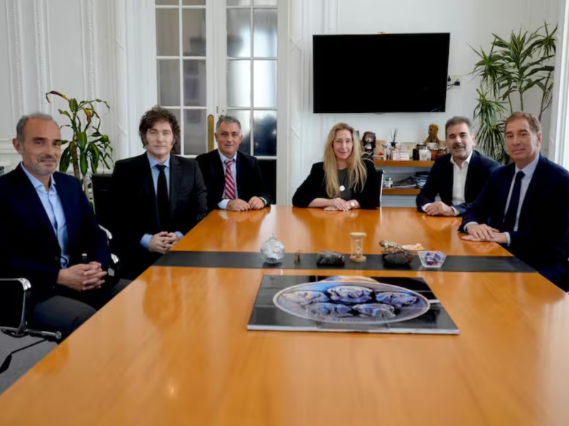 Milei se reunió con referentes del PRO para «integrar propuestas» en la provincia