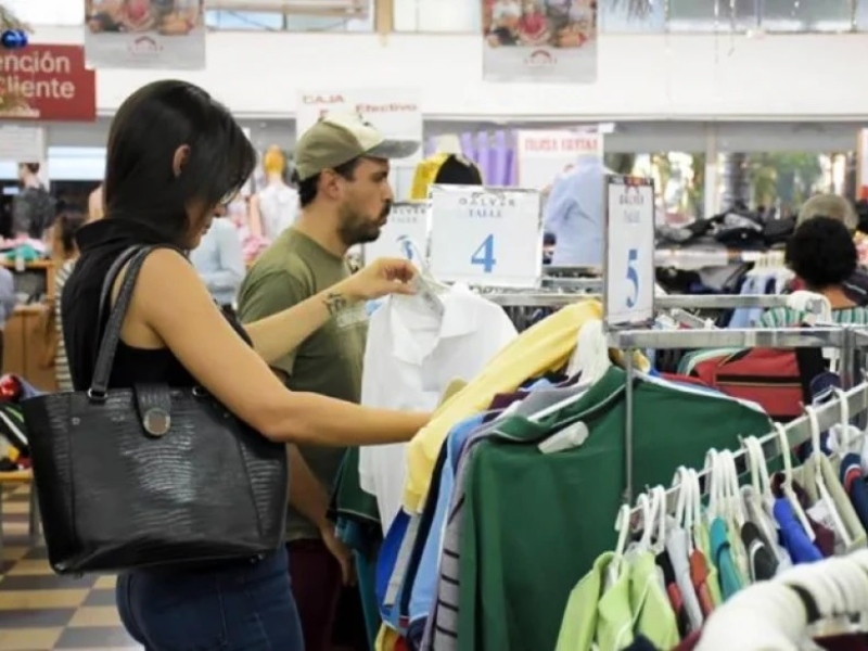Ventas minoristas: treparon un 24% interanual en febrero pero cayeron a nivel mensual