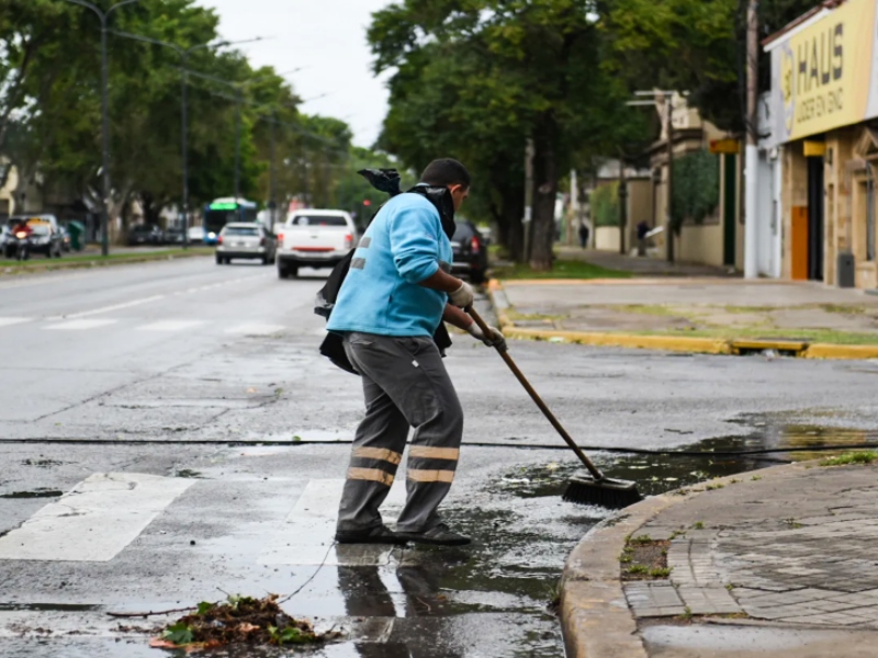 Los servicios públicos comenzaron 2025 con una mejora interanual del 2,4%
