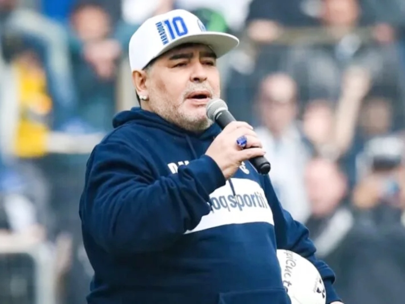 El médico que trató a Maradona en el 2000 consideró arriesgada la internación domiciliaria