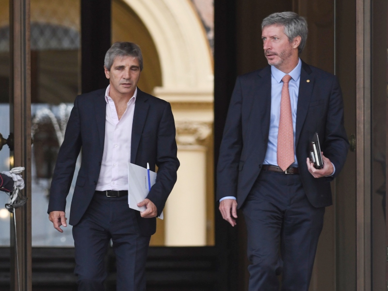 Blanqueo: el Gobierno analiza permitir el uso de más de US$150.000 sin declarar