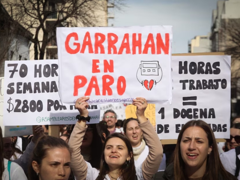 Los trabajadores del Garrahan apuntan al Gobierno: «Encima de pagarte muy poco, tratan de ensuciarte»