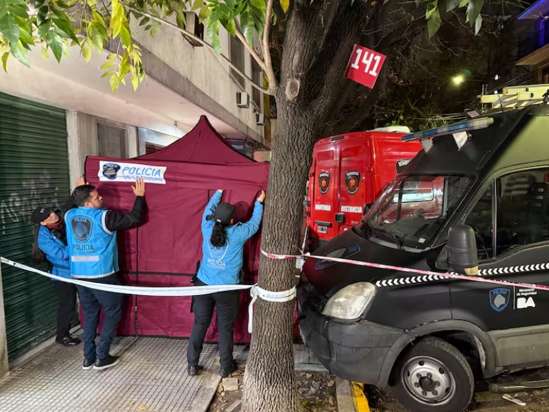 Horror en Villa Crespo: hallan a una pareja y sus dos hijos asesinados en un departamento
