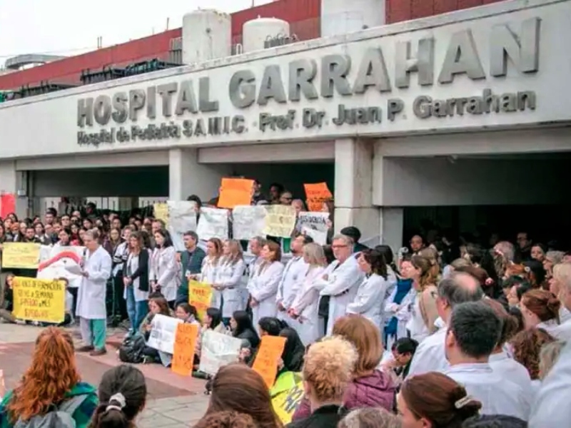 Garrahan: el Gobierno anunció un aumento para residentes, pero los gremios dicen que agrava el conflicto