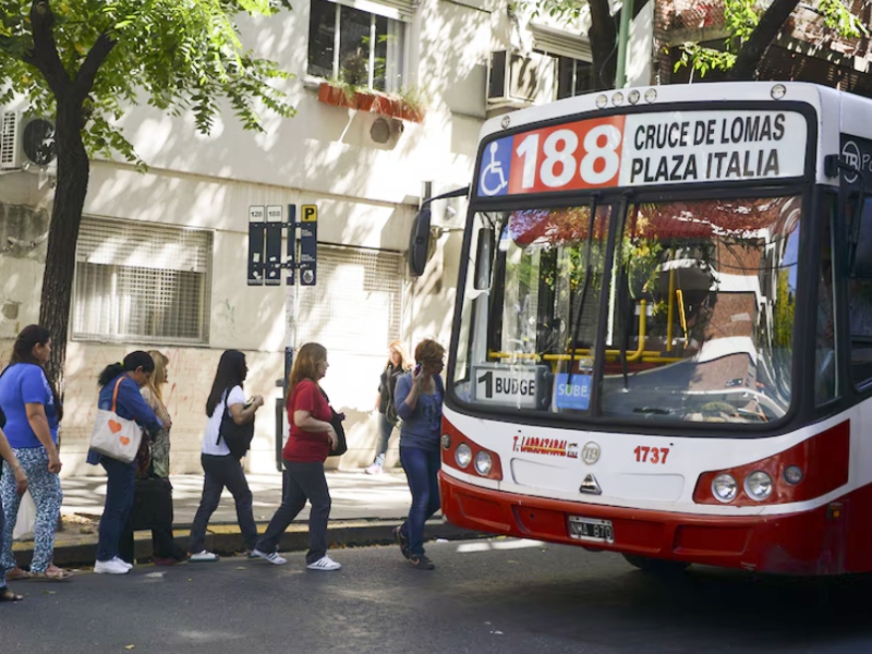 Los colectivos nacionales del AMBA aumentan un 7% desde el 18 de junio