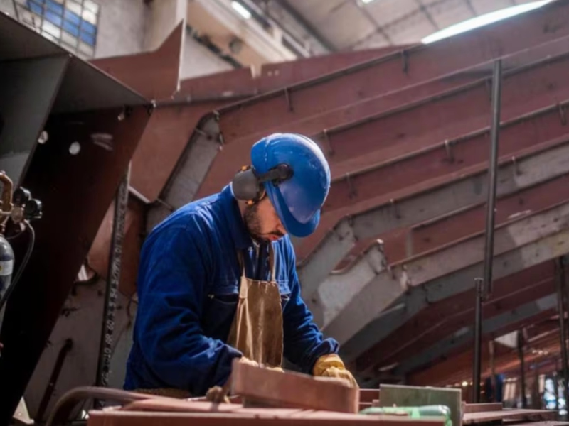 La economía rebotó 1,9% mensual en abril y recuperó casi toda la caída de marzo