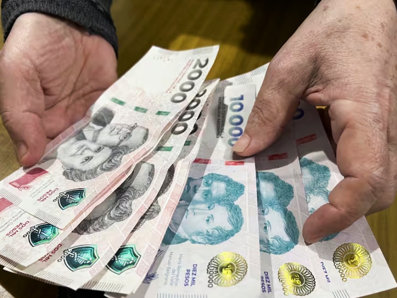 Los salarios crecieron un 3,4% en abril y se ubicaron por encima de la inflación