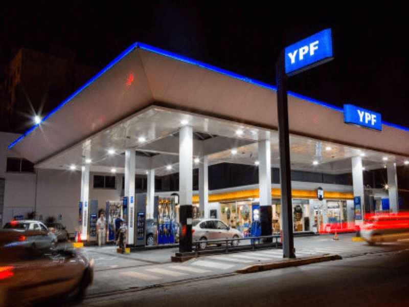 YPF ya implementó su plan de autodespacho con descuentos durante la madrugada