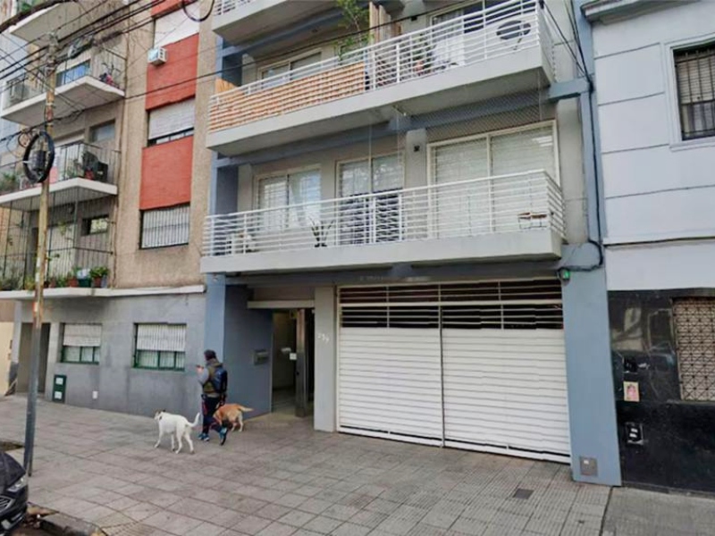 Encuentran muertos a una mujer surcoreana y a su hijo en su departamento de Caballito