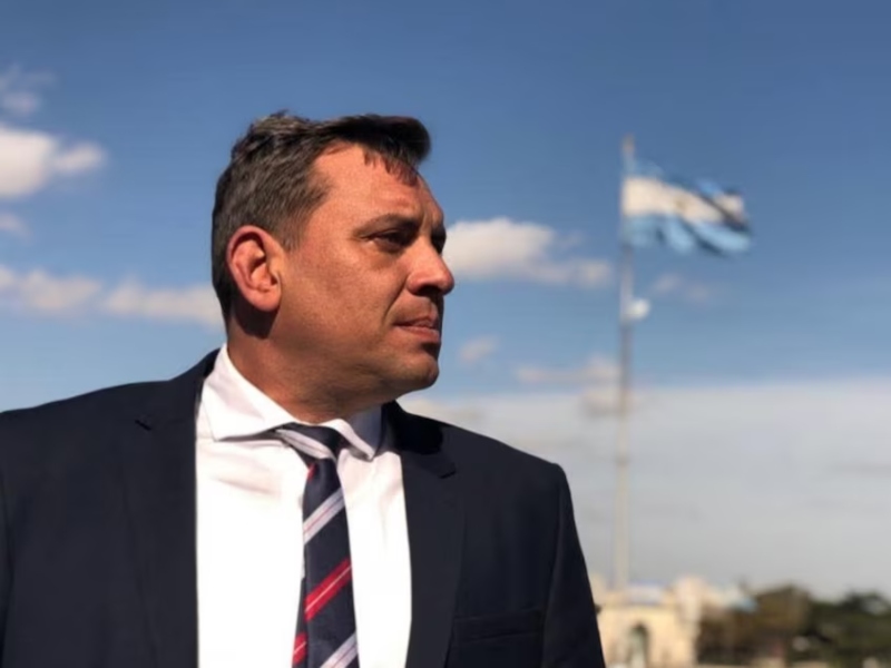 Kicillof desplazó a 24 policías bonaerenses por sus vínculos con el ex comisario candidato de Milei