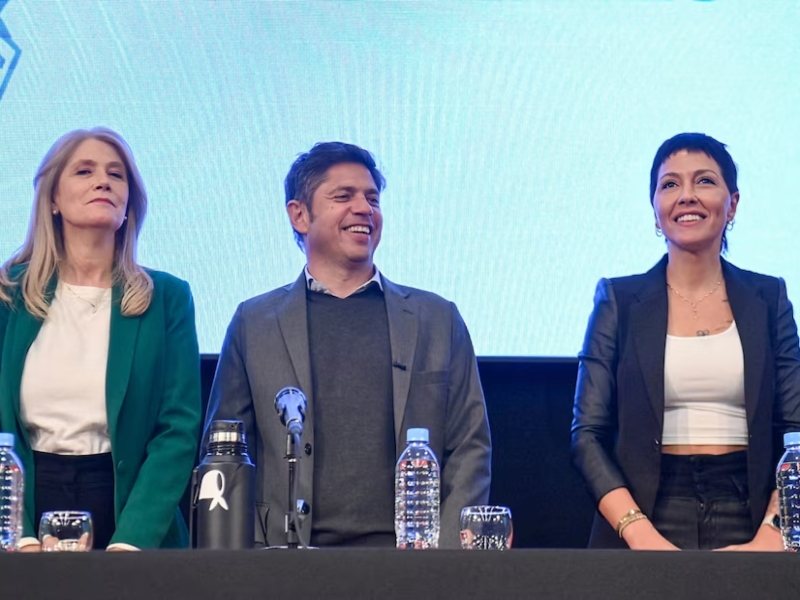 Kicillof y Mayra Mendoza: foto de unidad en el inicio de la campaña de Fuerza Patria