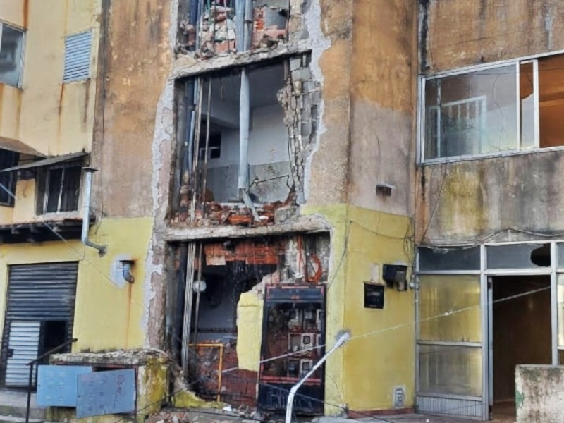 Florencio Varela: explosión en un monoblock dejó varios heridos y departamentos destruidos