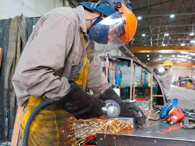 La economía frenó su recuperación en mayo: se contrajo un 0,1% mensual