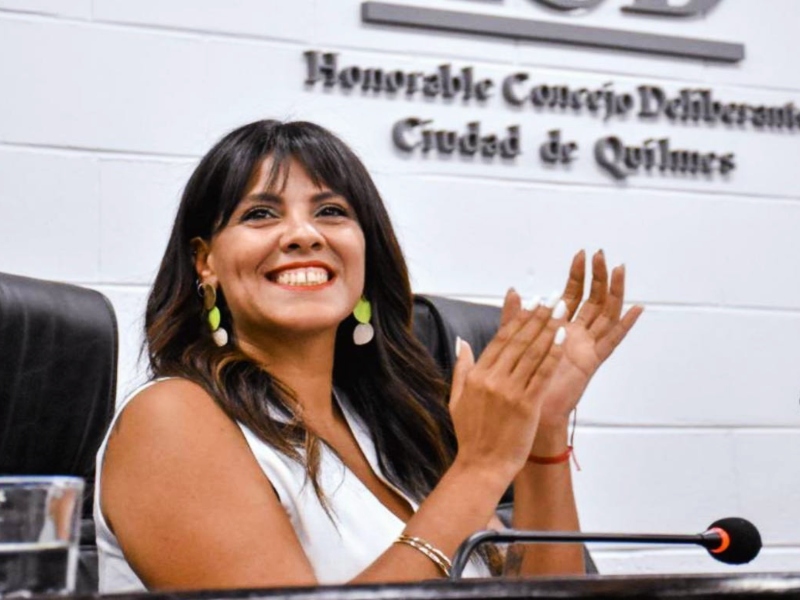 Ordenan liberar a Eva Mieri, la concejala de Quilmes detenida por tirar estiercol en la casa de Espert