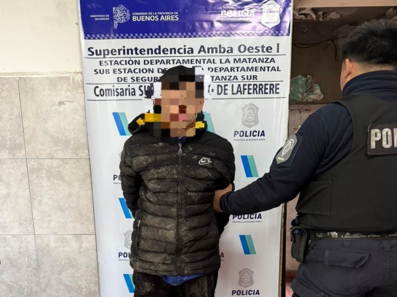 Una mujer fue asesinada delante de su hijo adolescente en Villa Luzuriaga: un detenido