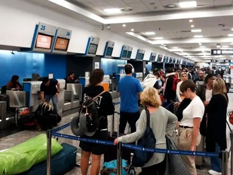 Más de 15 mil pasajeros afectados en otra jornada de paro de controladores aéreos
