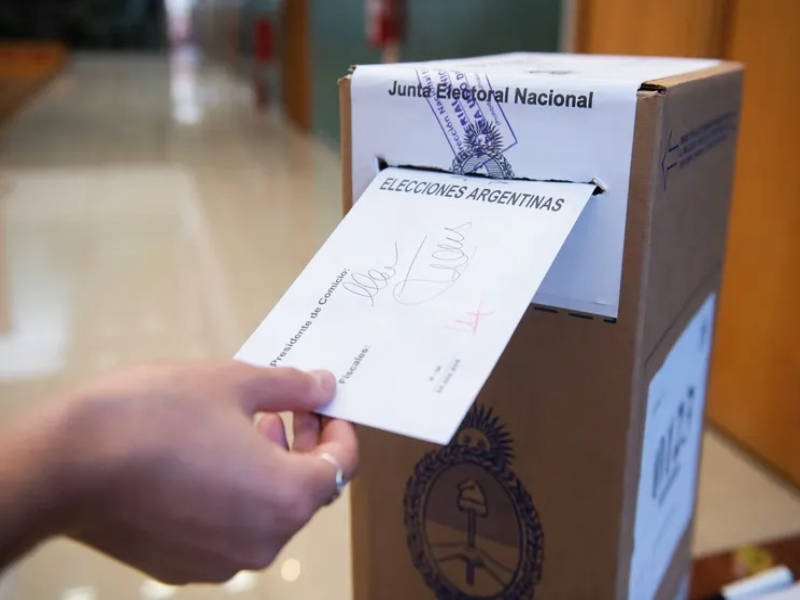 Elecciones: por pedido de la Defensoría, se podrán incluir más de dos fotos de candidatos en las boletas