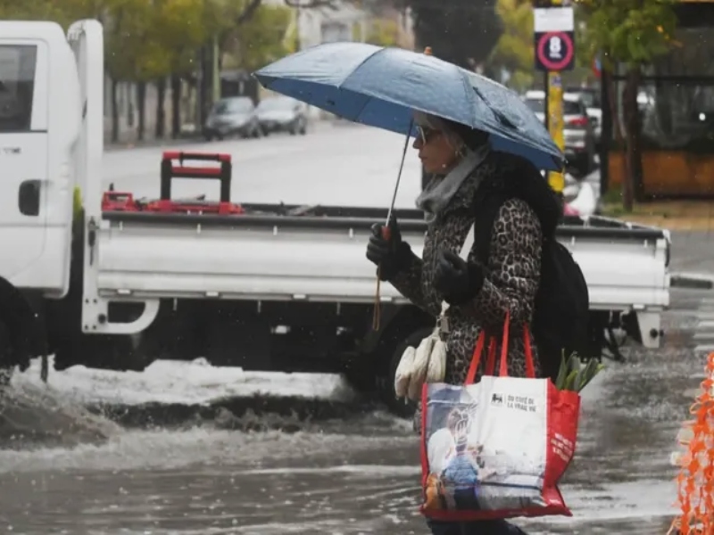 Tormenta de Santa Rosa: barrios inundados y 12 provincias con alerta por el temporal