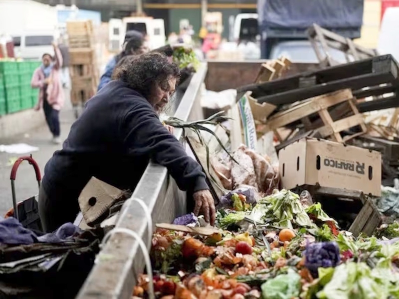 Una familia tipo necesita ingresos de al menos $1.149.353 para no ser pobre