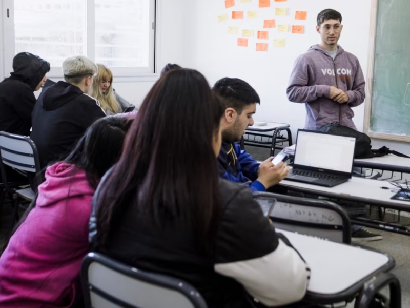 Sólo 1 de cada 10 alumnos termina la secundaria en tiempo y forma