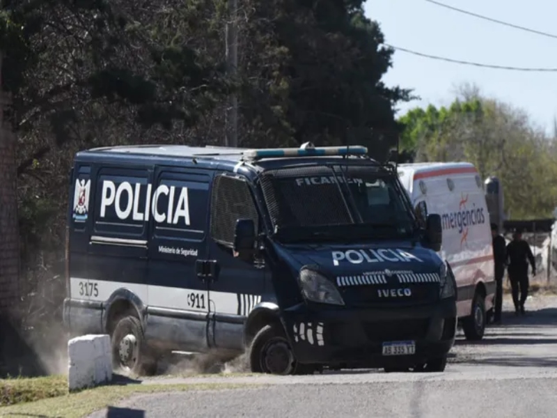 Mendoza: una alumna se atrincheró con un arma en la escuela y disparó tres veces