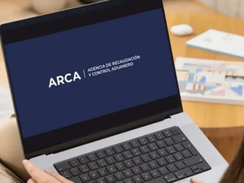 La recaudación de agosto cayó 2,4% real por menor actividad y baja de impuestos