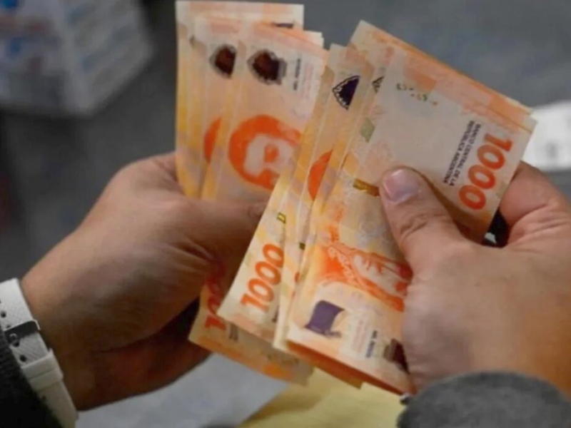 Los salarios subieron 2,5% en julio y le volvieron a ganar a la inflación, por 0,6%