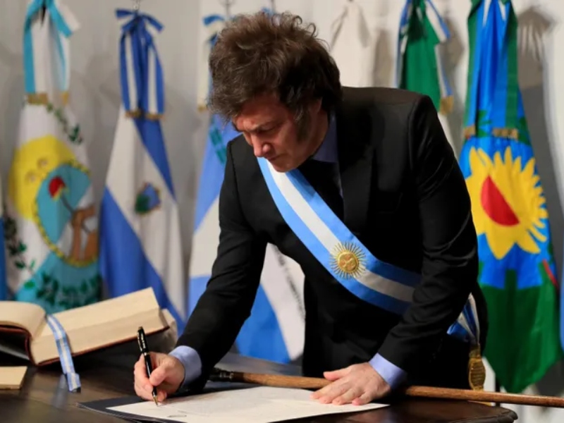 Milei vetó la reforma de la ley de los ATN, pese a que abrió una ronda de diálogo con gobernadores