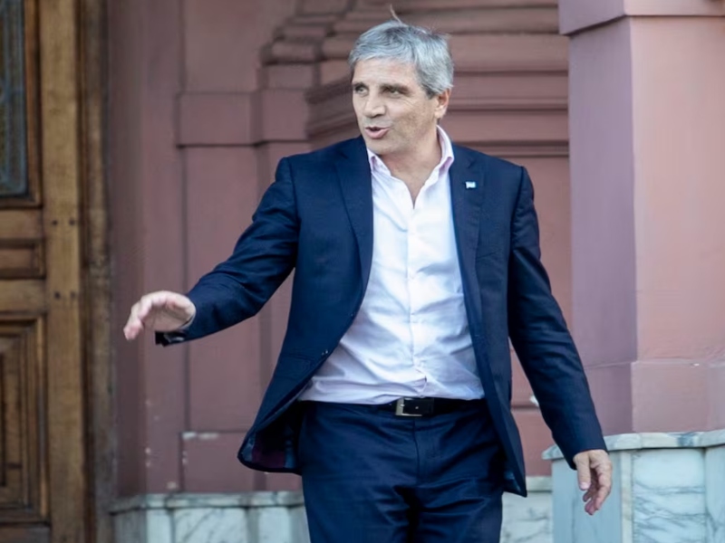 Pese al déficit de junio, el Gobierno mantuvo el superávit fiscal en el primer semestre